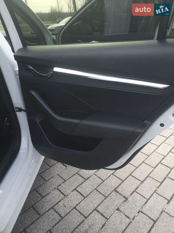 Лифтбек Skoda Octavia 2023 в Кривом Роге