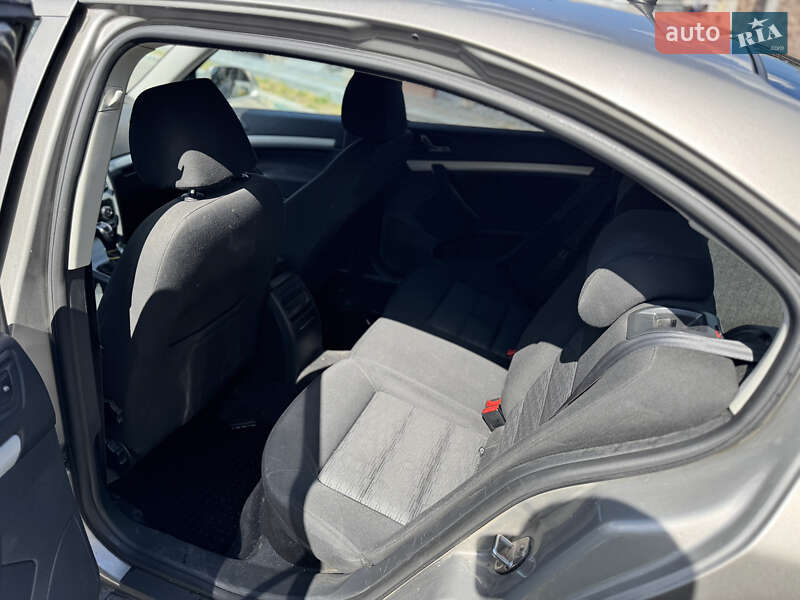 Лифтбек Skoda Octavia 2010 в Житомире