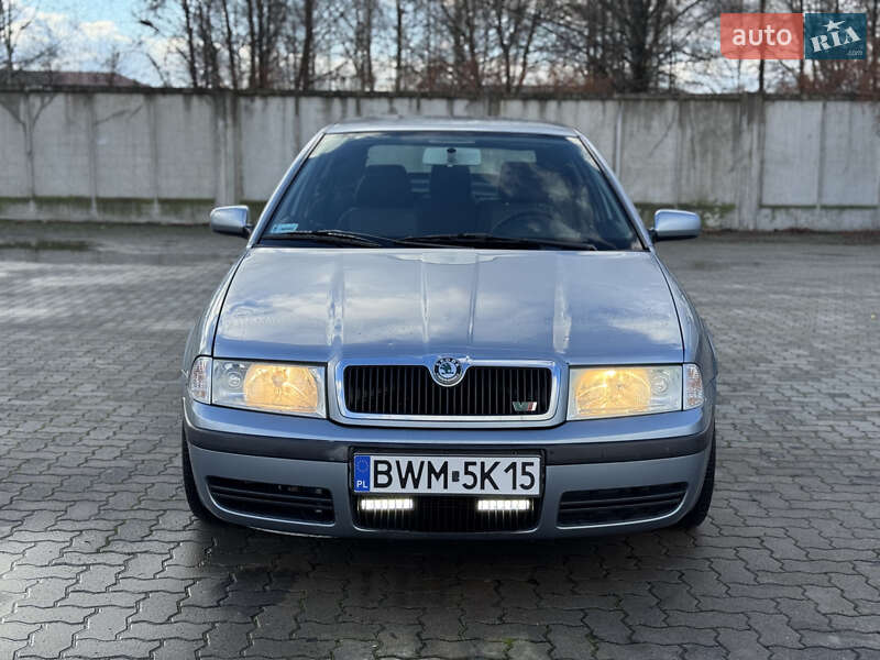 Лифтбек Skoda Octavia 2004 в Сарнах