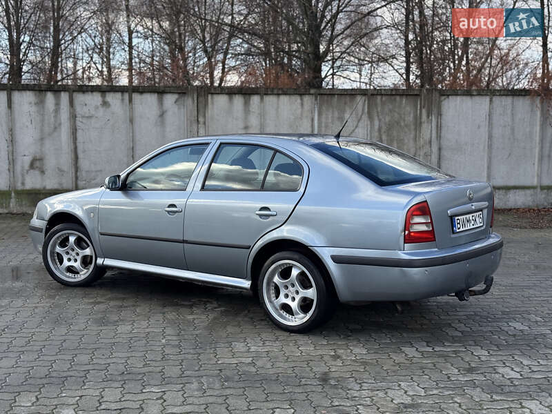 Лифтбек Skoda Octavia 2004 в Сарнах