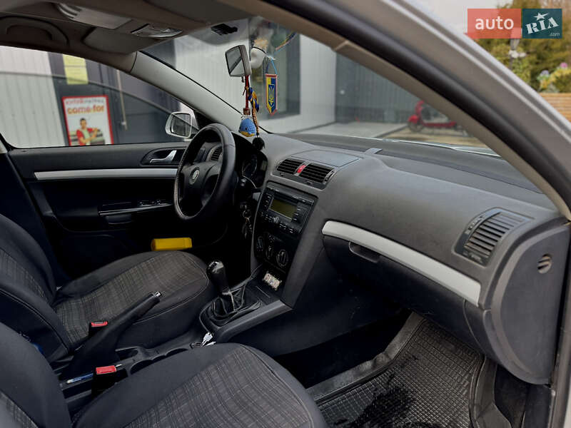 Лифтбек Skoda Octavia 2007 в Новом Буге