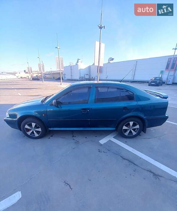 Лифтбек Skoda Octavia 1999 в Киеве