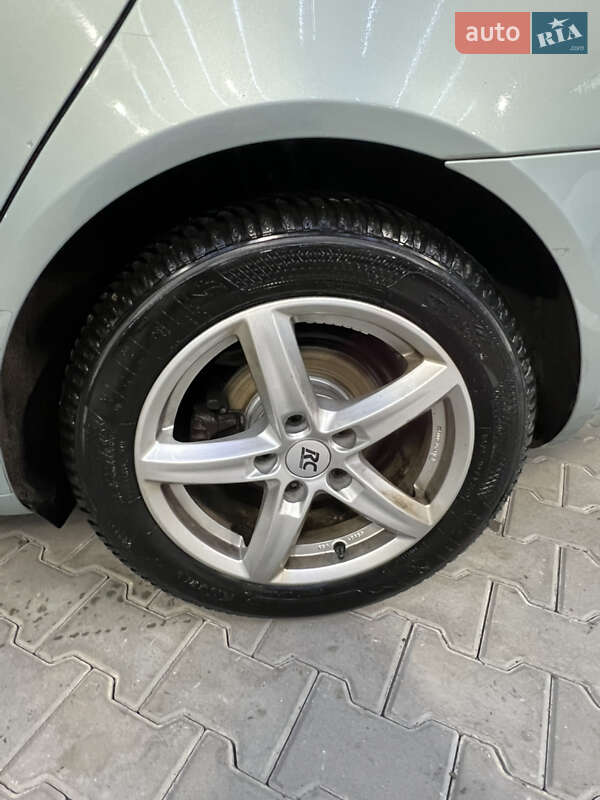 Универсал Skoda Octavia 2011 в Черновцах