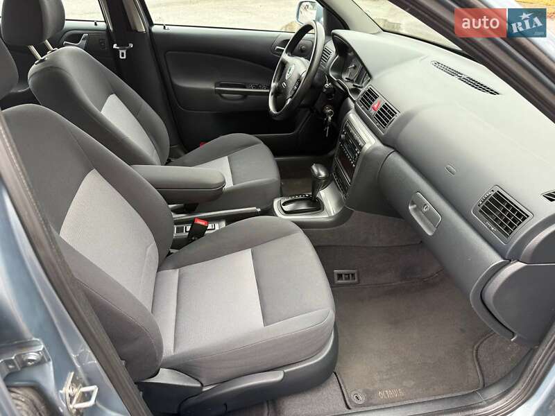 Лифтбек Skoda Octavia 2004 в Кропивницком