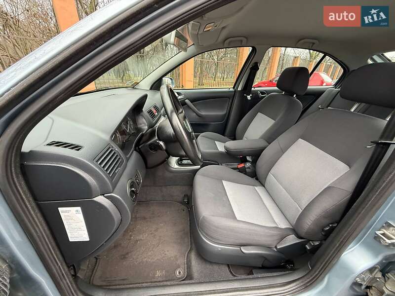 Лифтбек Skoda Octavia 2004 в Кропивницком