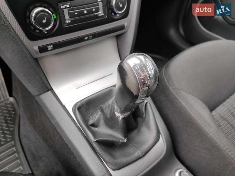 Универсал Skoda Octavia 2010 в Сарнах