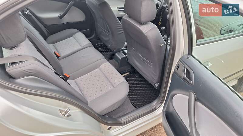 Ліфтбек Skoda Octavia 2006 в Смілі