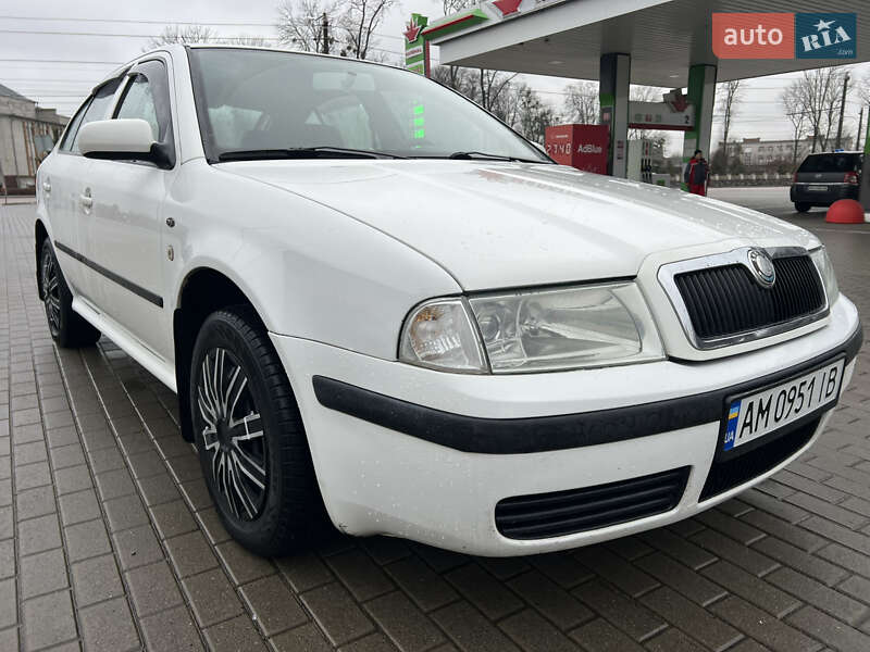 Лифтбек Skoda Octavia 2002 в Житомире