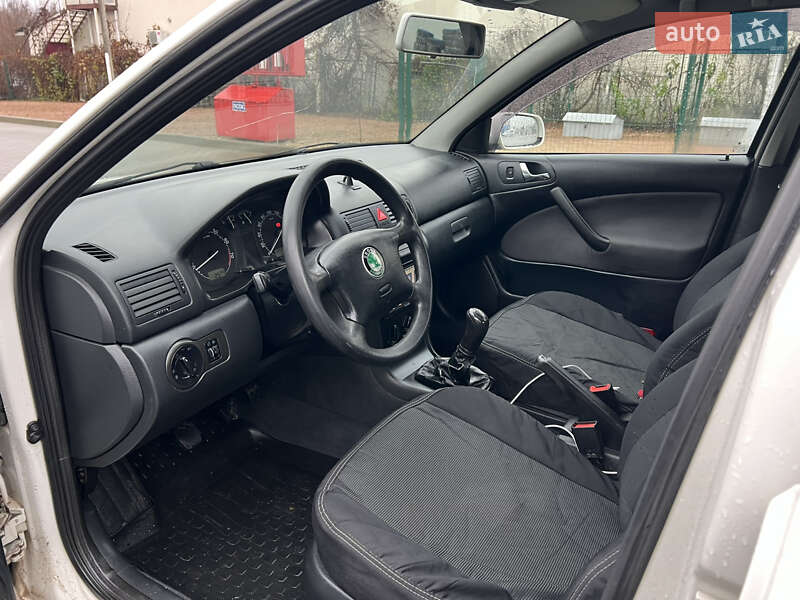 Лифтбек Skoda Octavia 2002 в Житомире