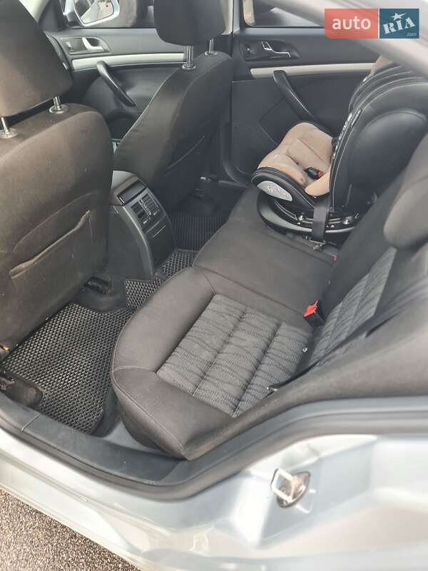 Лифтбек Skoda Octavia 2012 в Кропивницком