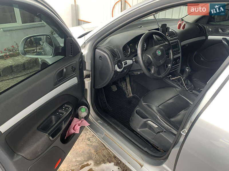 Ліфтбек Skoda Octavia 2010 в Бучі