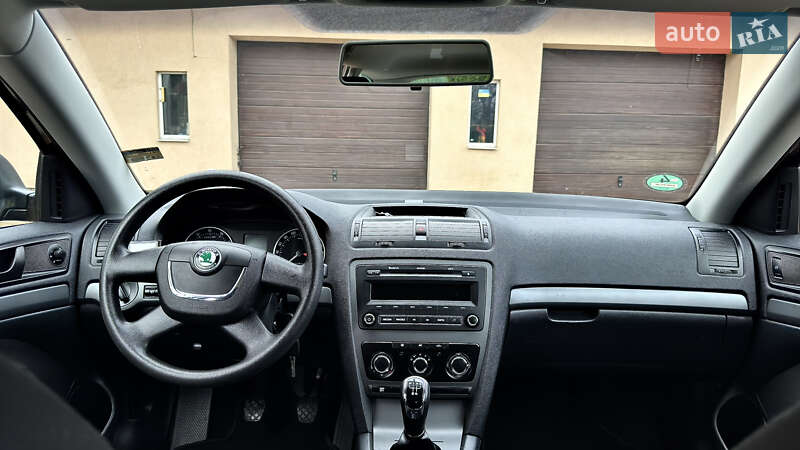 Универсал Skoda Octavia 2010 в Хороле