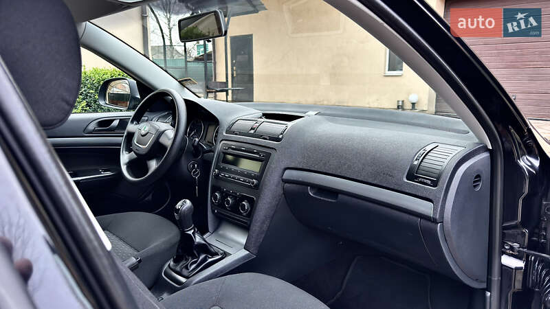 Универсал Skoda Octavia 2010 в Хороле