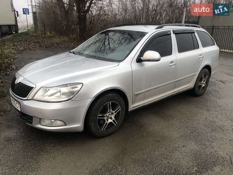 Универсал Skoda Octavia 2010 в Киеве фото Универсал Skoda Octavia 2010 в Киеве