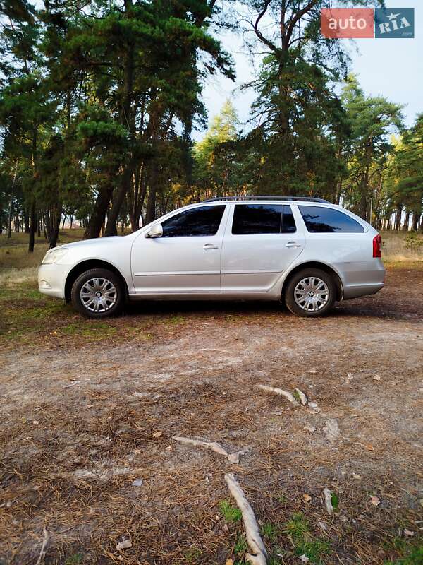 Універсал Skoda Octavia 2011 в Сумах