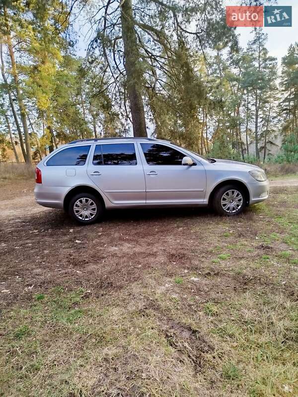 Універсал Skoda Octavia 2011 в Сумах