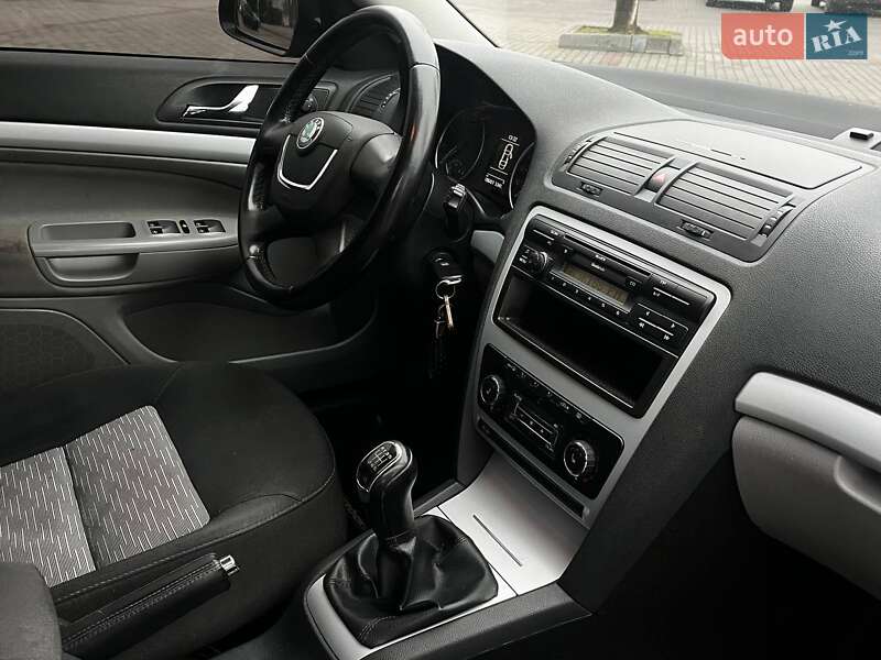 Універсал Skoda Octavia 2010 в Дніпрі
