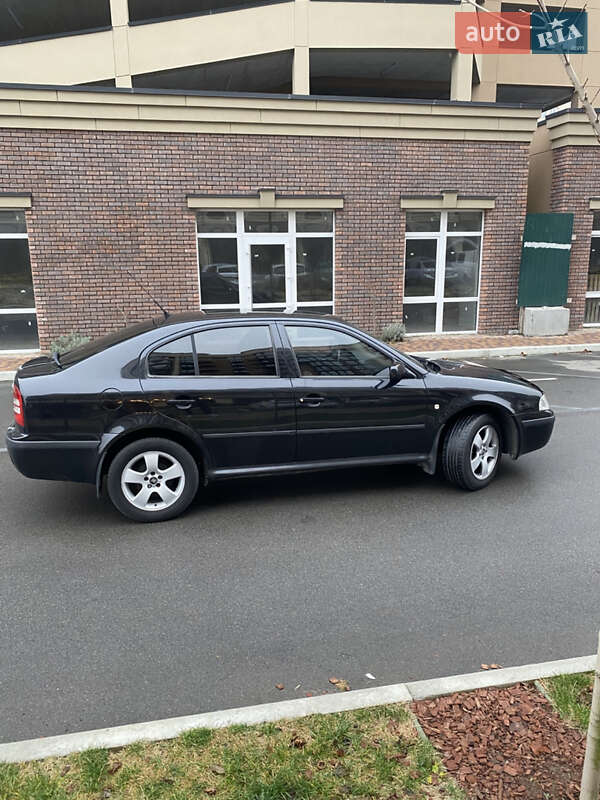 Лифтбек Skoda Octavia 2005 в Вишневом фото 7 Лифтбек Skoda Octavia 2005 в Вишневом