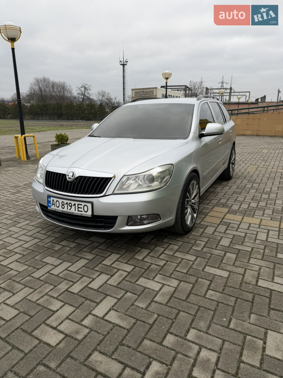 Продам Октавію А5
З надійним та економним двигуном 
Мотор працює ідеально
Коробка працює ідеально
По ходовій все зроблено без стуків скрипів!
Салон в хорошому стані не затертий не порваний!
Красиві диски R18 
Всі вікна рідні 
2 ключя до авто
Потоноване хорошою плівкою 
Масло фільтри замінені
Нове щеплення 
Новий акумулятор
По авто немає жодної помилки все працює !
Кондеціонер працює заправлений!
Всі питання по телефону!!