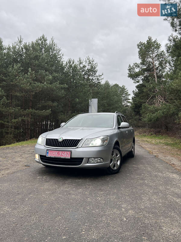 Універсал Skoda Octavia 2010 в Демидівці