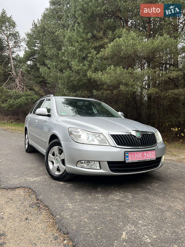 Універсал Skoda Octavia 2010 в Демидівці