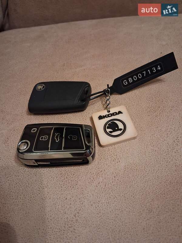 Лифтбек Skoda Octavia 2016 в Запорожье