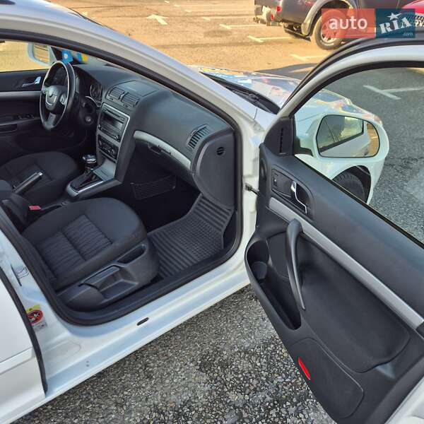 Універсал Skoda Octavia 2009 в Чернівцях