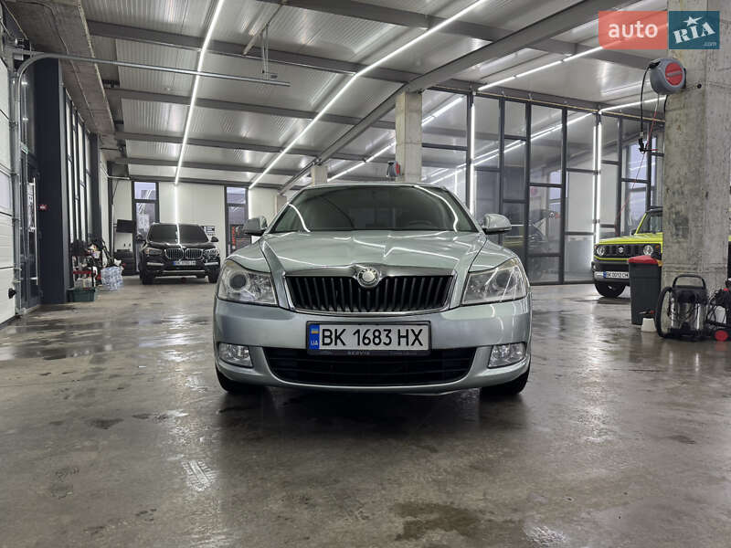 Лифтбек Skoda Octavia 2009 в Ровно