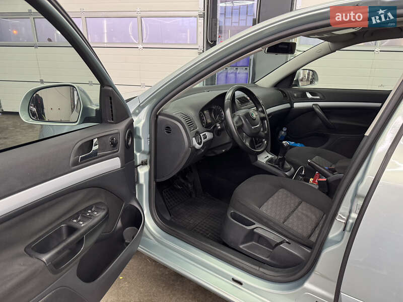 Лифтбек Skoda Octavia 2009 в Ровно
