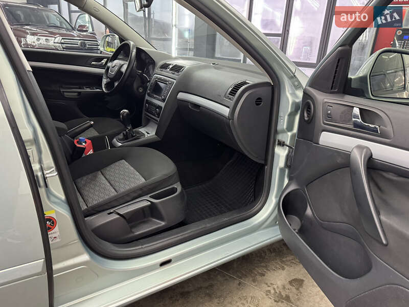 Лифтбек Skoda Octavia 2009 в Ровно