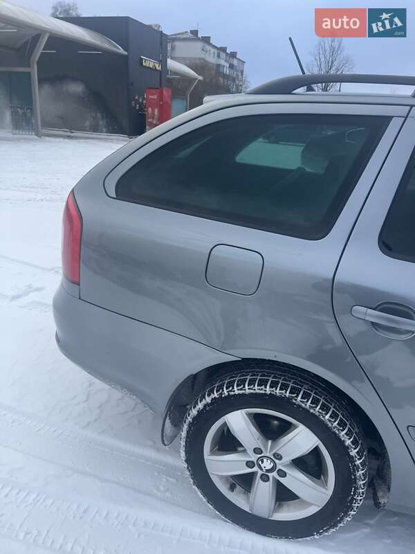 Універсал Skoda Octavia 2011 в Шепетівці