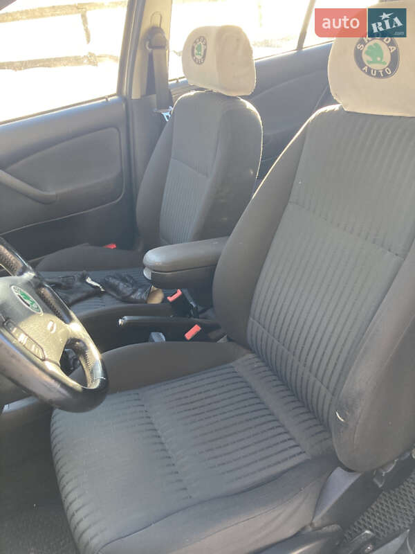 Ліфтбек Skoda Octavia 2004 в Лугинах