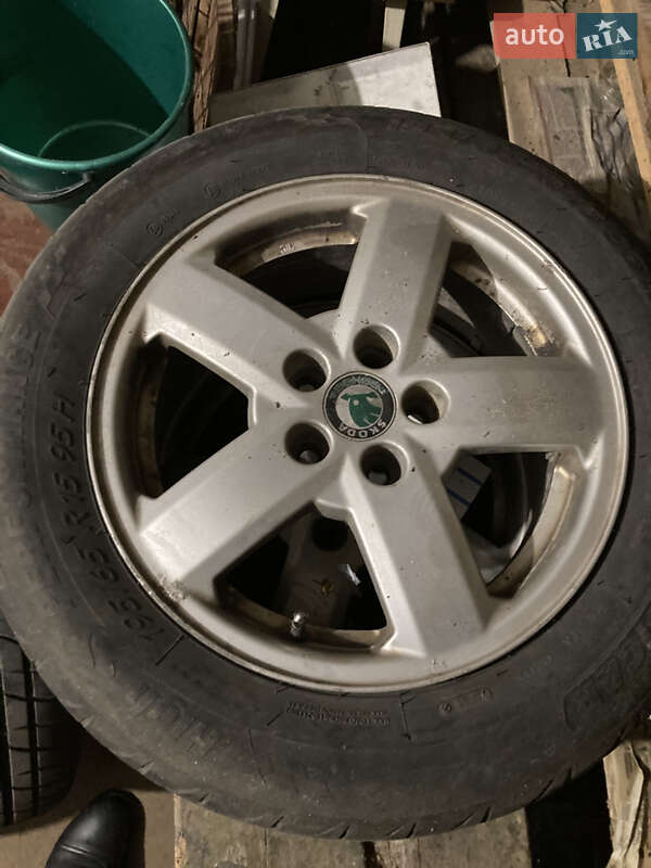 Ліфтбек Skoda Octavia 2004 в Лугинах