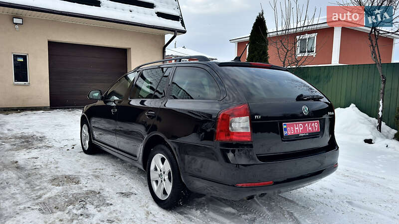 Универсал Skoda Octavia 2013 в Хороле