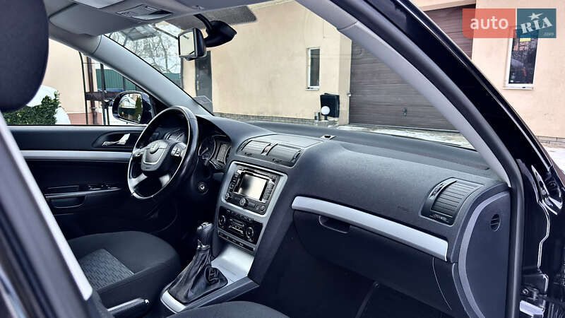 Универсал Skoda Octavia 2013 в Хороле