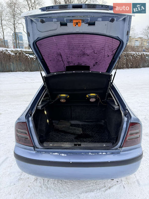 Лифтбек Skoda Octavia 2002 в Днепре