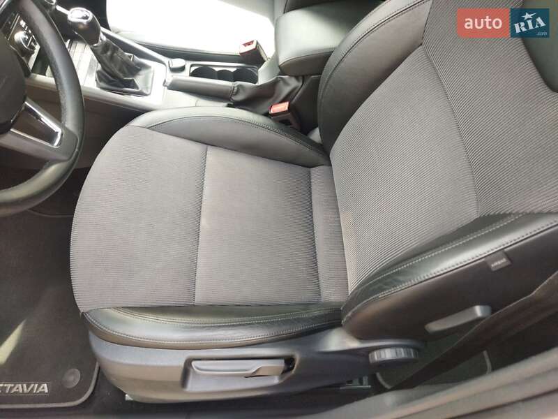 Универсал Skoda Octavia 2019 в Звягеле фото 31 Универсал Skoda Octavia 2019 в Звягеле