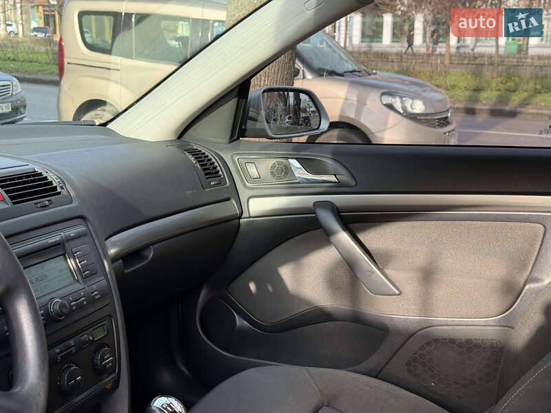 Лифтбек Skoda Octavia 2006 в Николаеве