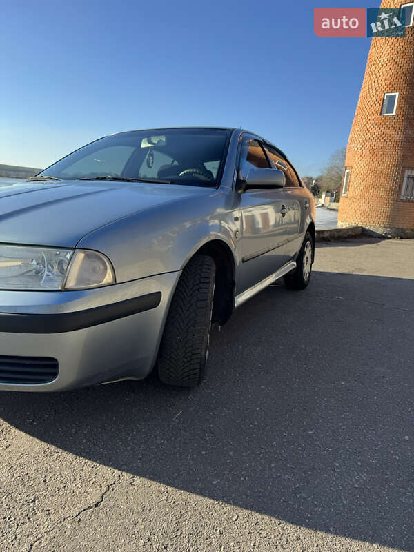 Лифтбек Skoda Octavia 2002 в Кропивницком