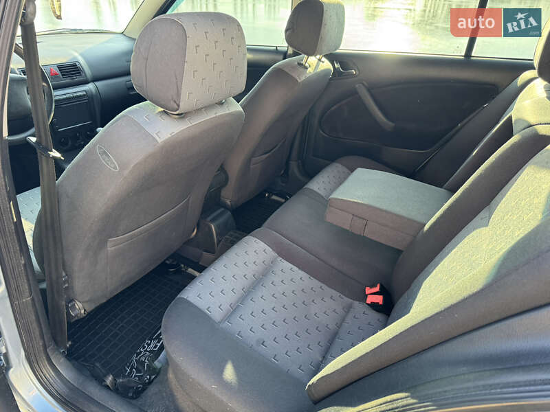 Лифтбек Skoda Octavia 2002 в Кропивницком