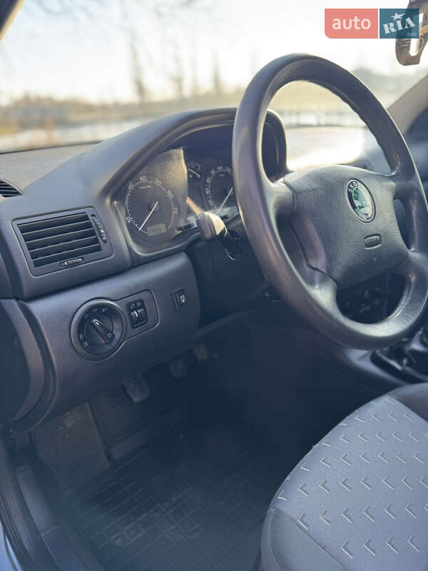 Лифтбек Skoda Octavia 2002 в Кропивницком