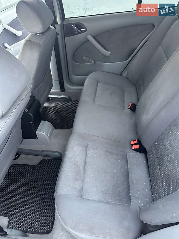 Лифтбек Skoda Octavia 2004 в Кривом Роге