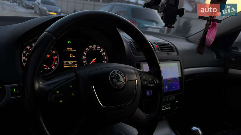 Лифтбек Skoda Octavia 2010 в Залещиках