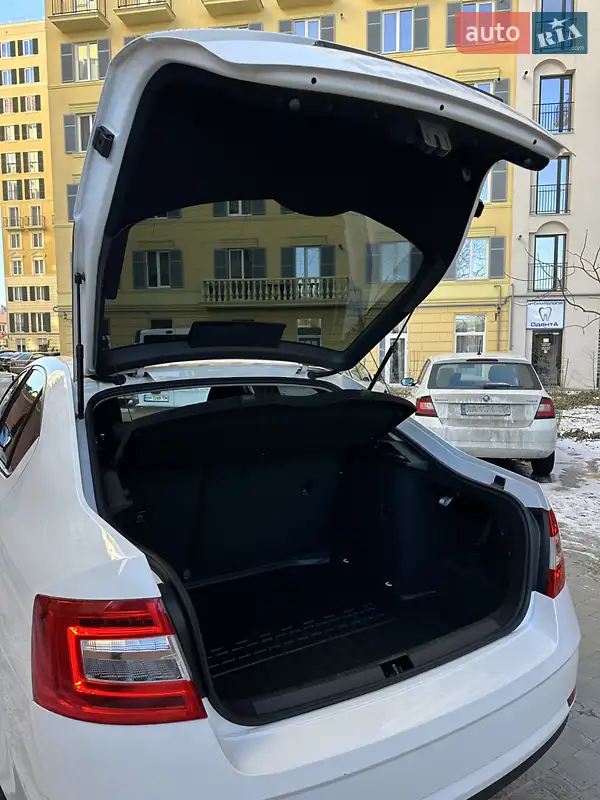 Skoda Octavia 2018 VIN TMBAC2NEXJB009323 фото оголошення 5 з 37