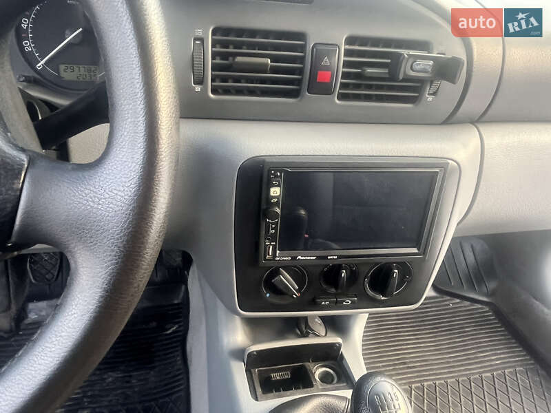 Лифтбек Skoda Octavia 2004 в Умани