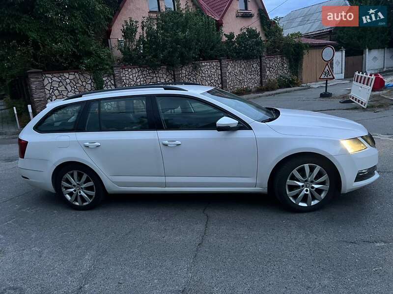 Универсал Skoda Octavia 2019 в Киеве