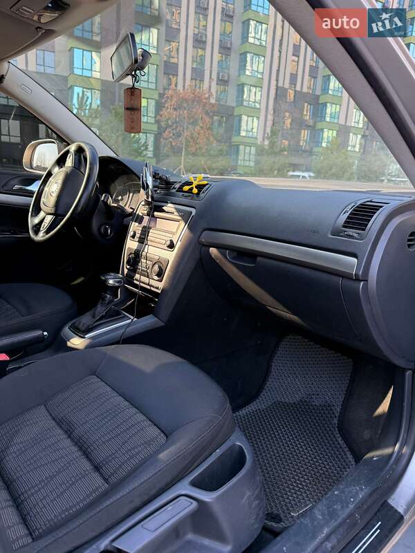 Универсал Skoda Octavia 2010 в Софиевской Борщаговке
