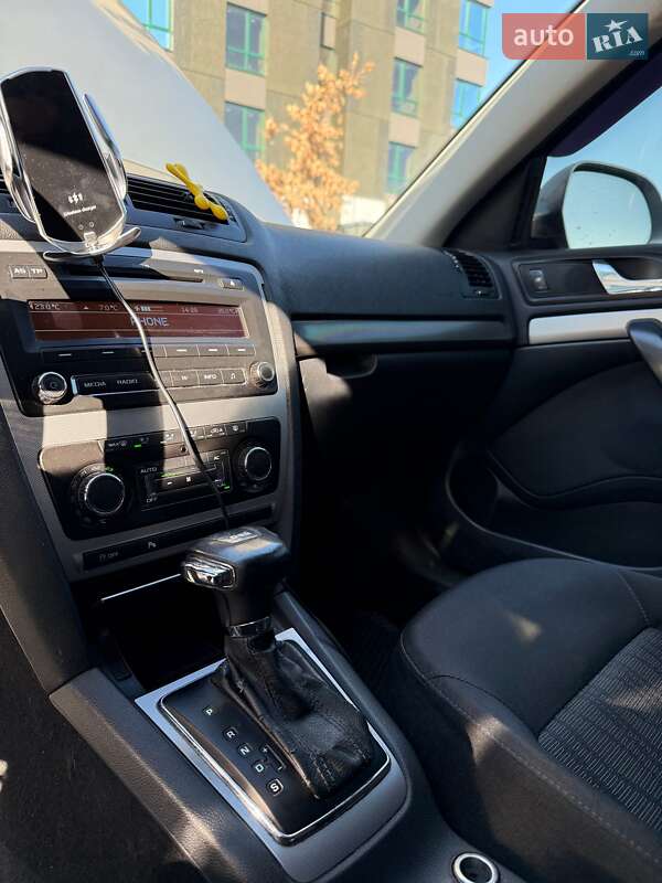 Универсал Skoda Octavia 2010 в Софиевской Борщаговке
