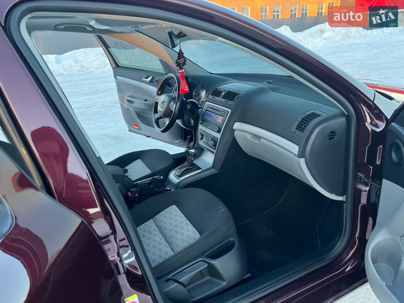 Универсал Skoda Octavia 2009 в Нововолынске