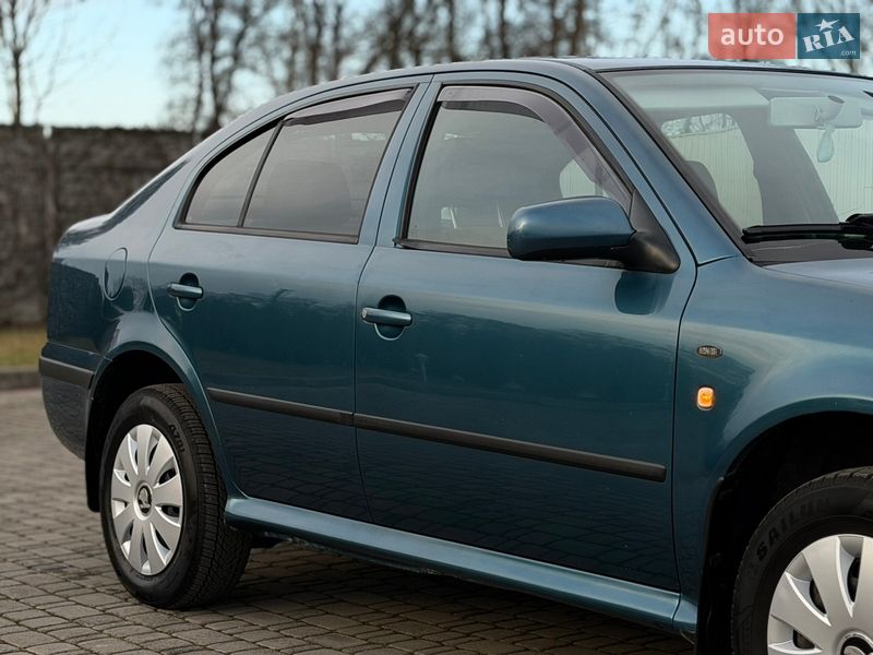 Лифтбек Skoda Octavia 2003 в Черновцах